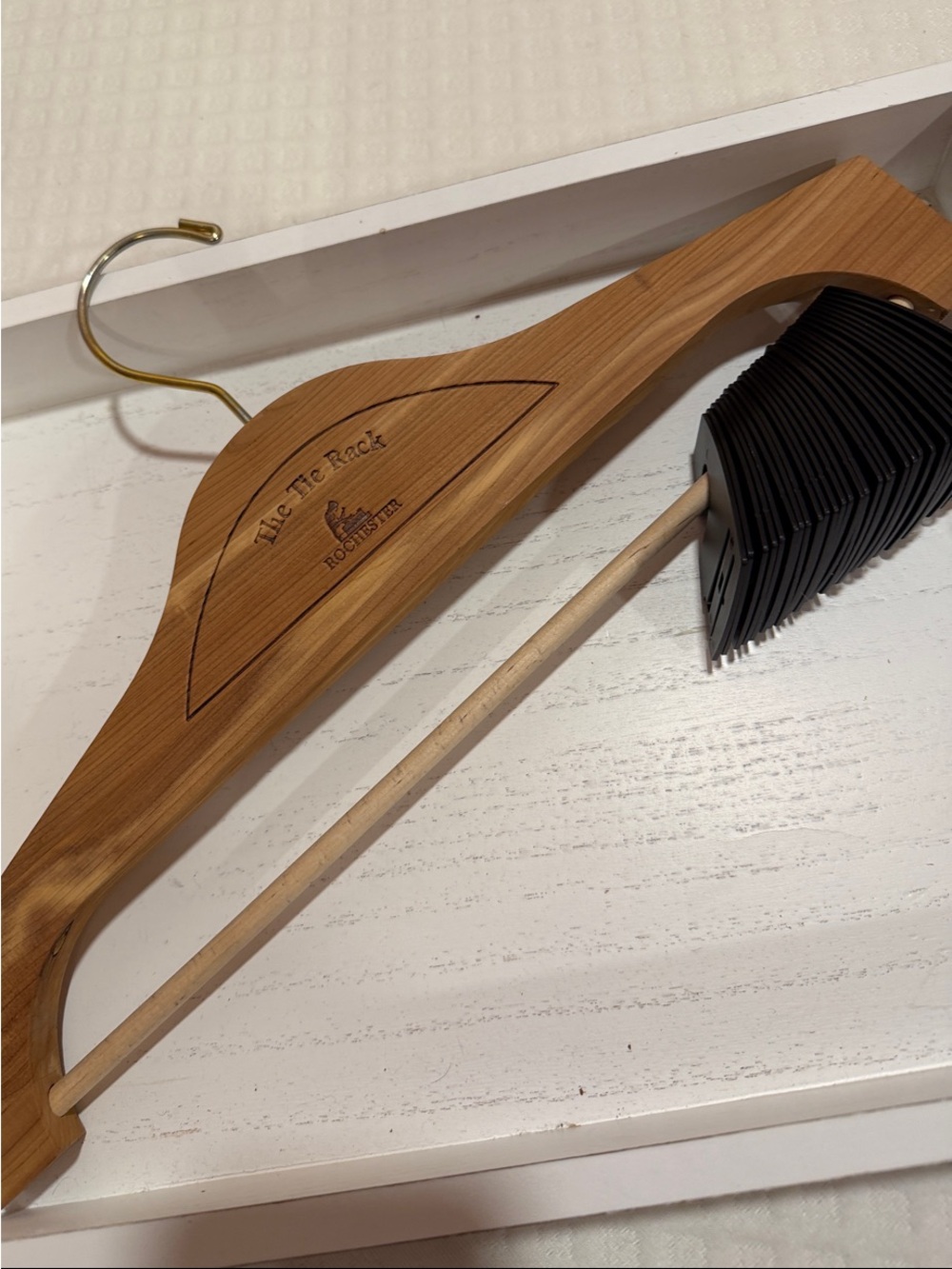Cedar Wooden Suit Hanger with Trousers Bar — Natural Wood and tie hangers
